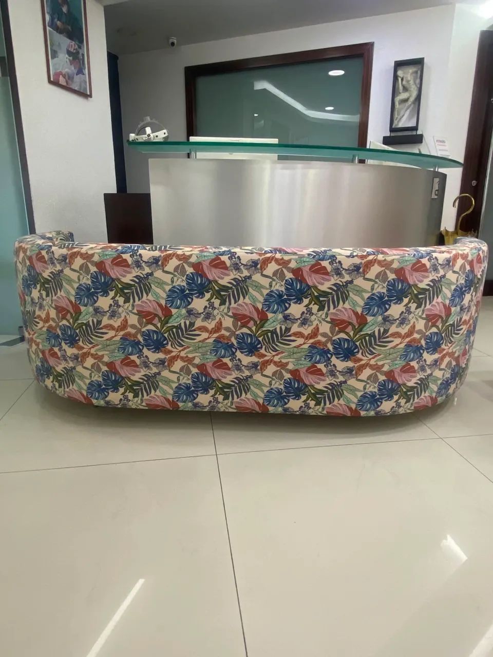 Sofá Curvo Estampado Floral - Foto 5