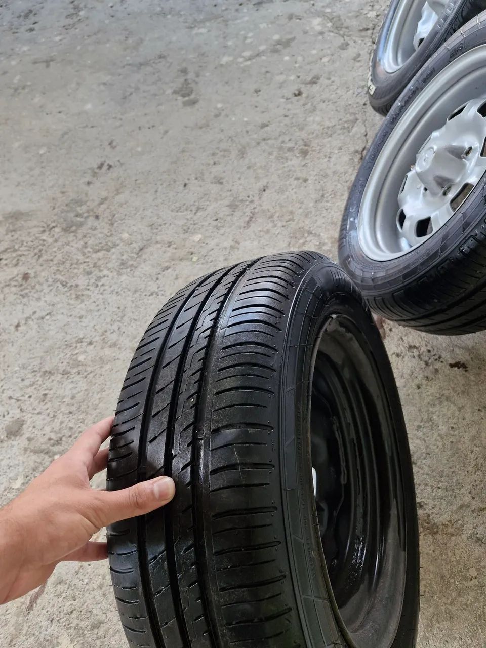 Rodas Chevette ARO 14 4x100 com Pneus ótimos - Foto 4