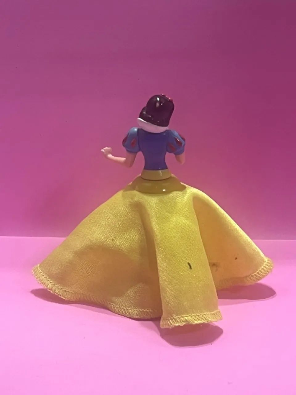Boneca miniatura da  Branca de Neve - Foto 3