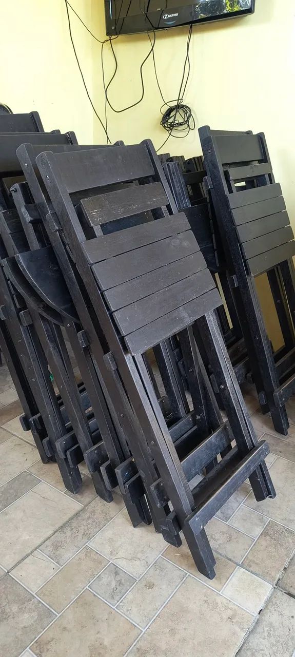 Vendo jogo de mesa bistrô com 2 cadeiras 