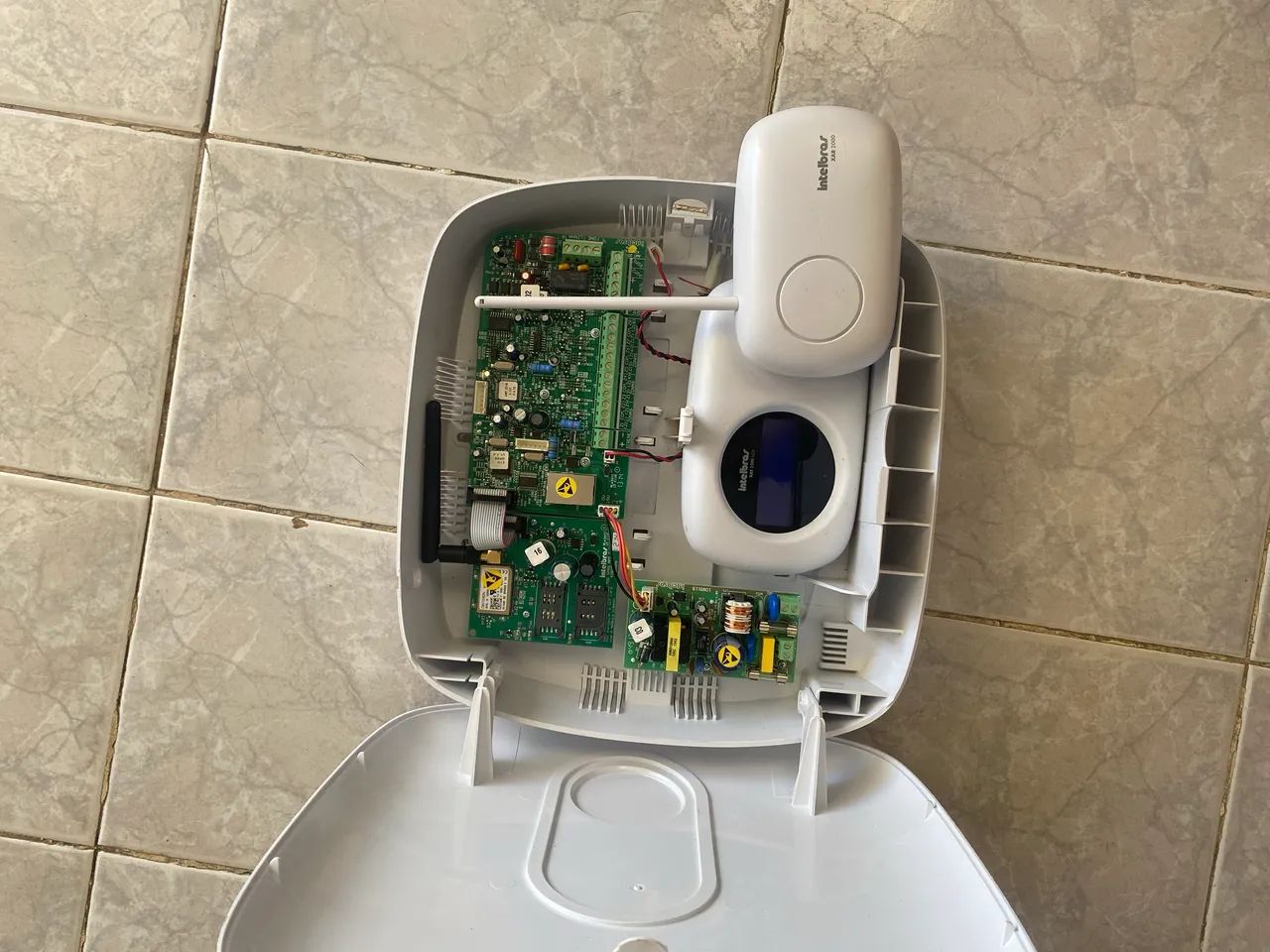 Alarme intelbras AMT- 2018 EG com Módulo de celular, teclado e receptor - Com defeito