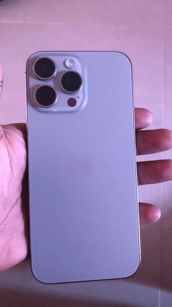 Apple iPhone 16 Pro Max (512) - Titânio natural