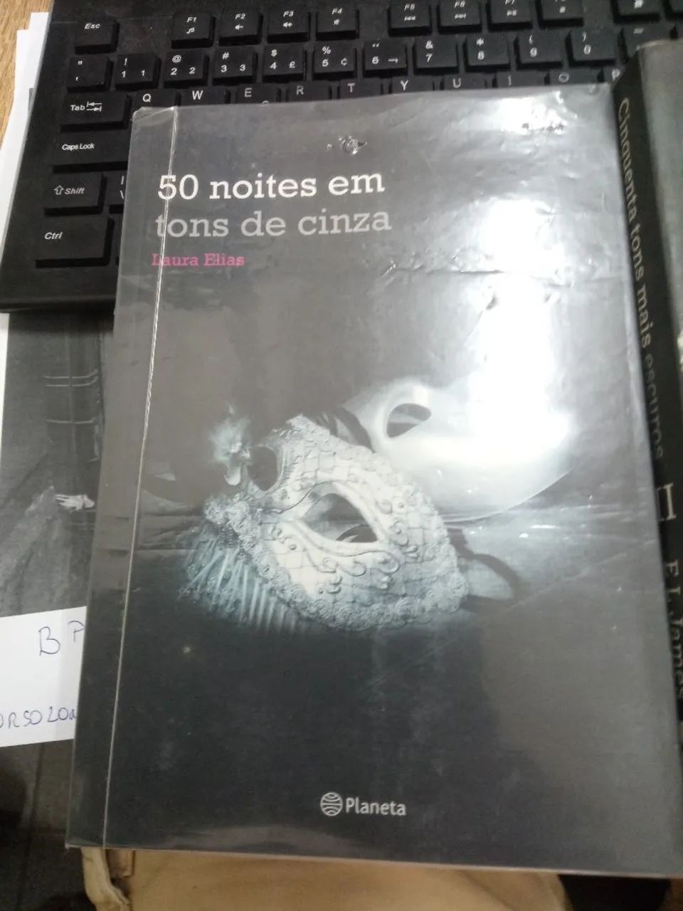 2 livros cinquenta tons de cinza - Foto 2