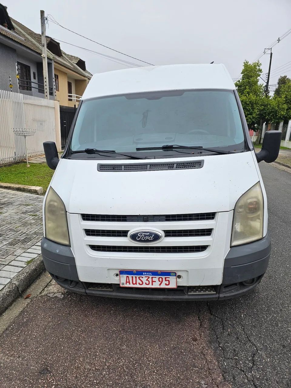Ford Transit TRANSIT Furgão 3330 2.4 TDCI Curto Dies. 2011