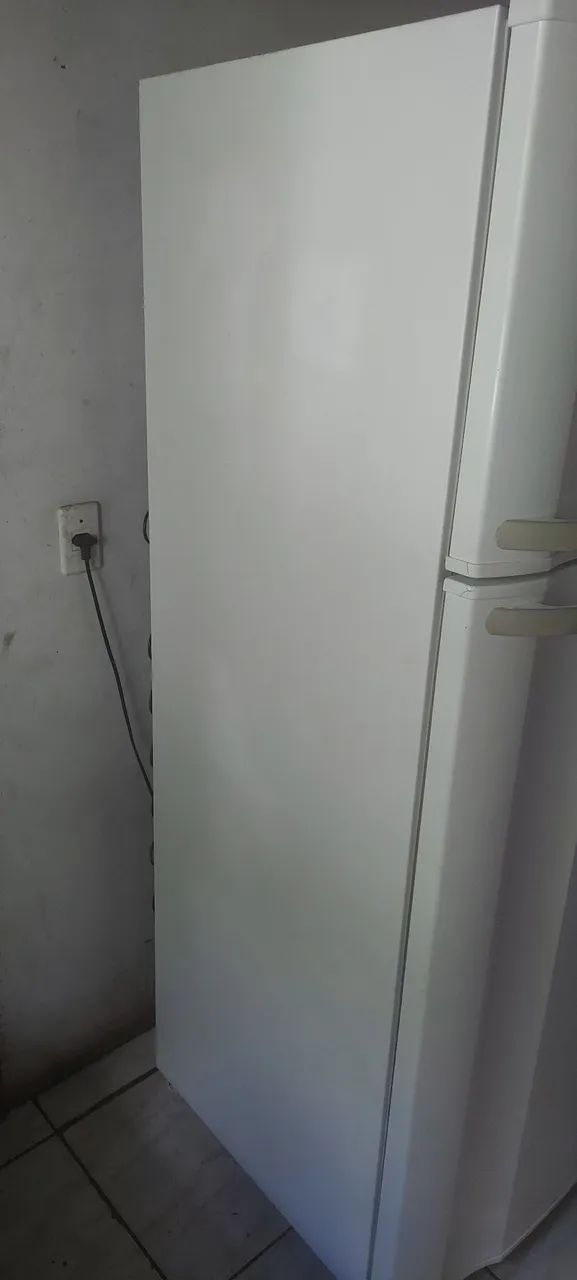 Geladeira Electrolux DF40 Frost Free Branca  - Foto 5