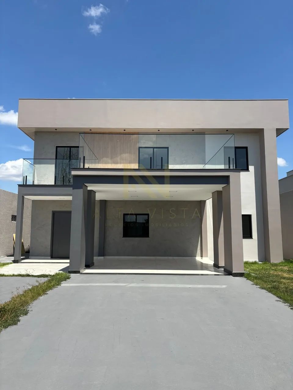 Casa de 3 suítes com piscina e espaço gourmet no Park Caçari  R$ 1,79mi