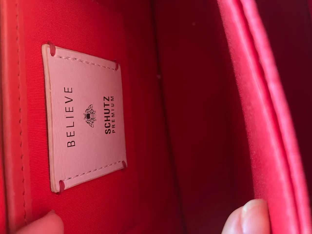Bolsa Schutz Believe em couro marrom - Foto 5