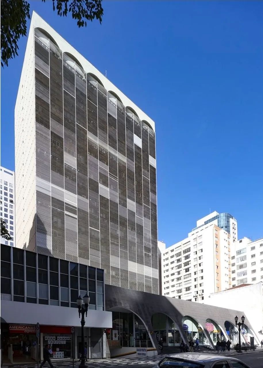 Conjunto comercial executive center everest 