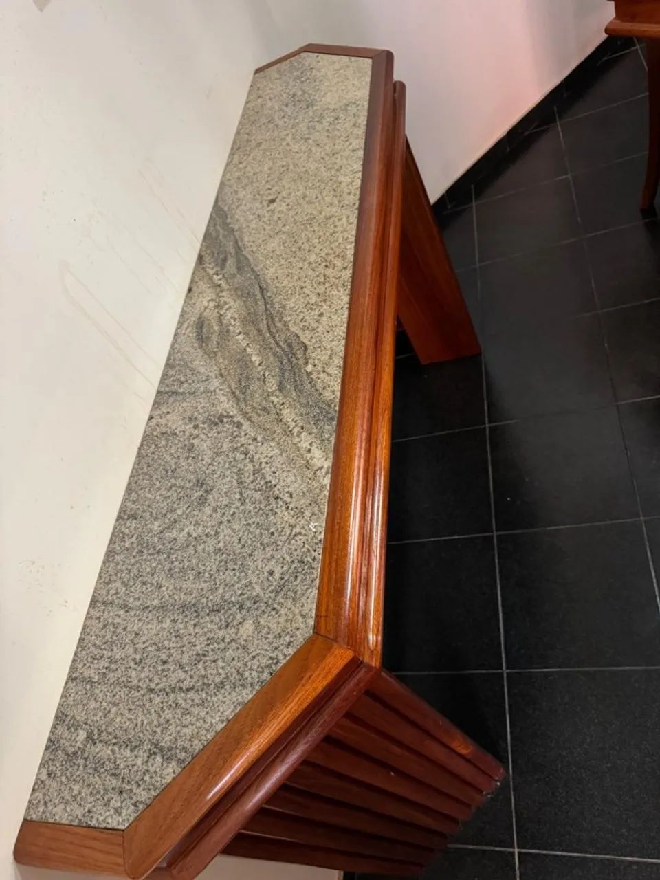 Vendo Mesa de Jantar com 8 cadeiras e aparador - Foto 5