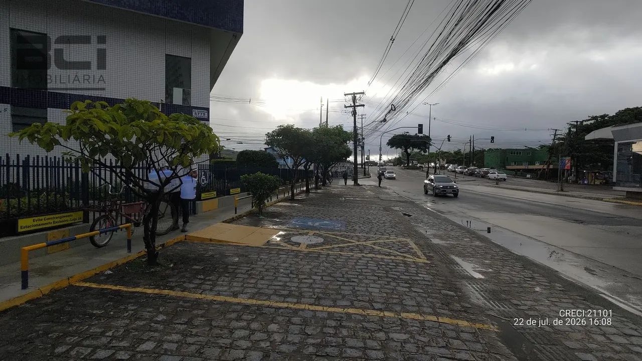 VENDE-SE Center comercial com 36 lojas 36 vagas de garagens. - Foto 3