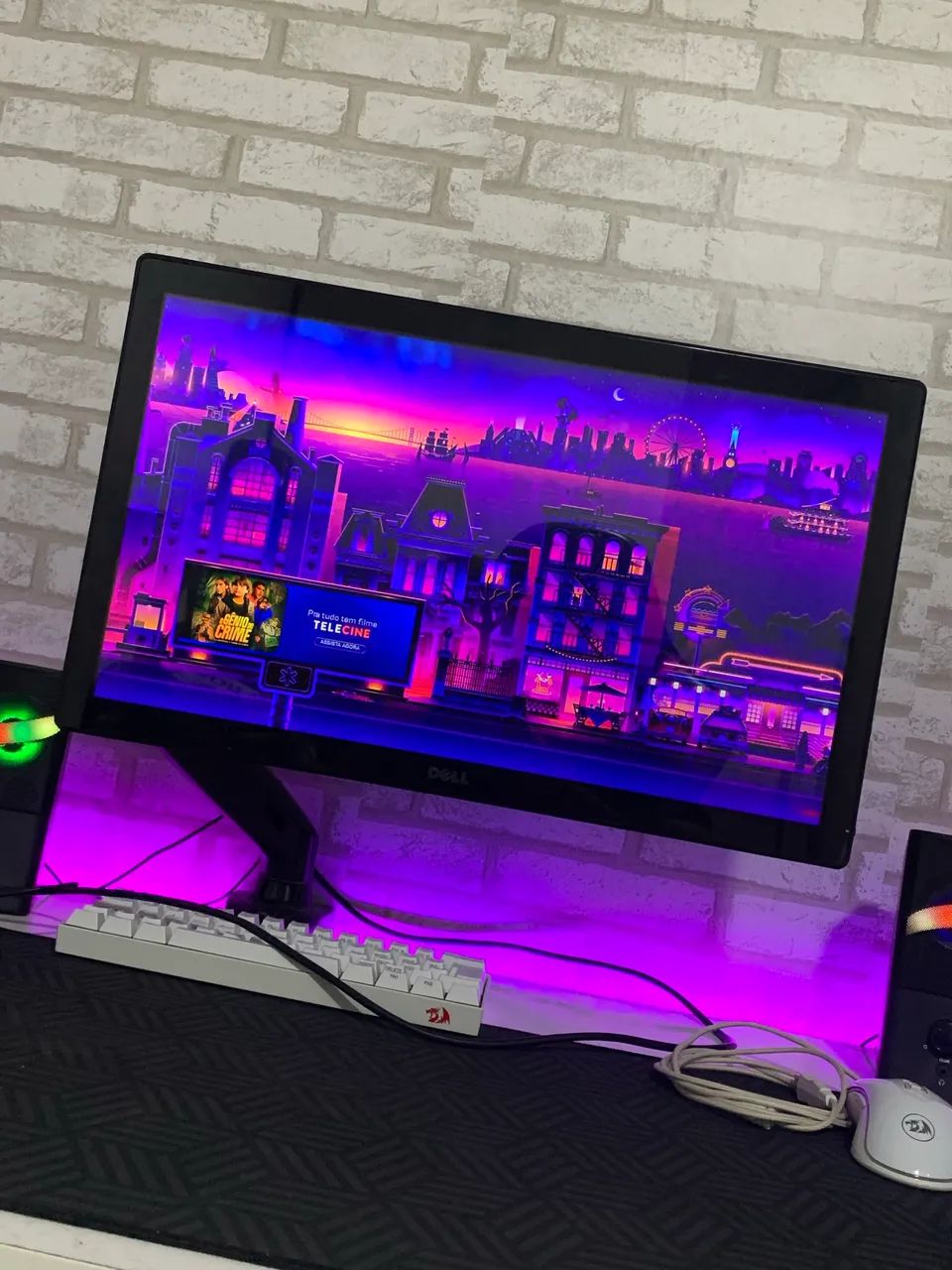 Monitor 24? com suporte articulado incluso