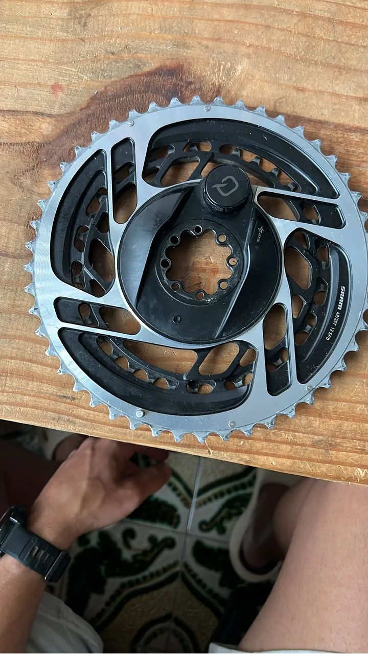 Coroa Sram Red com medidor de potência 