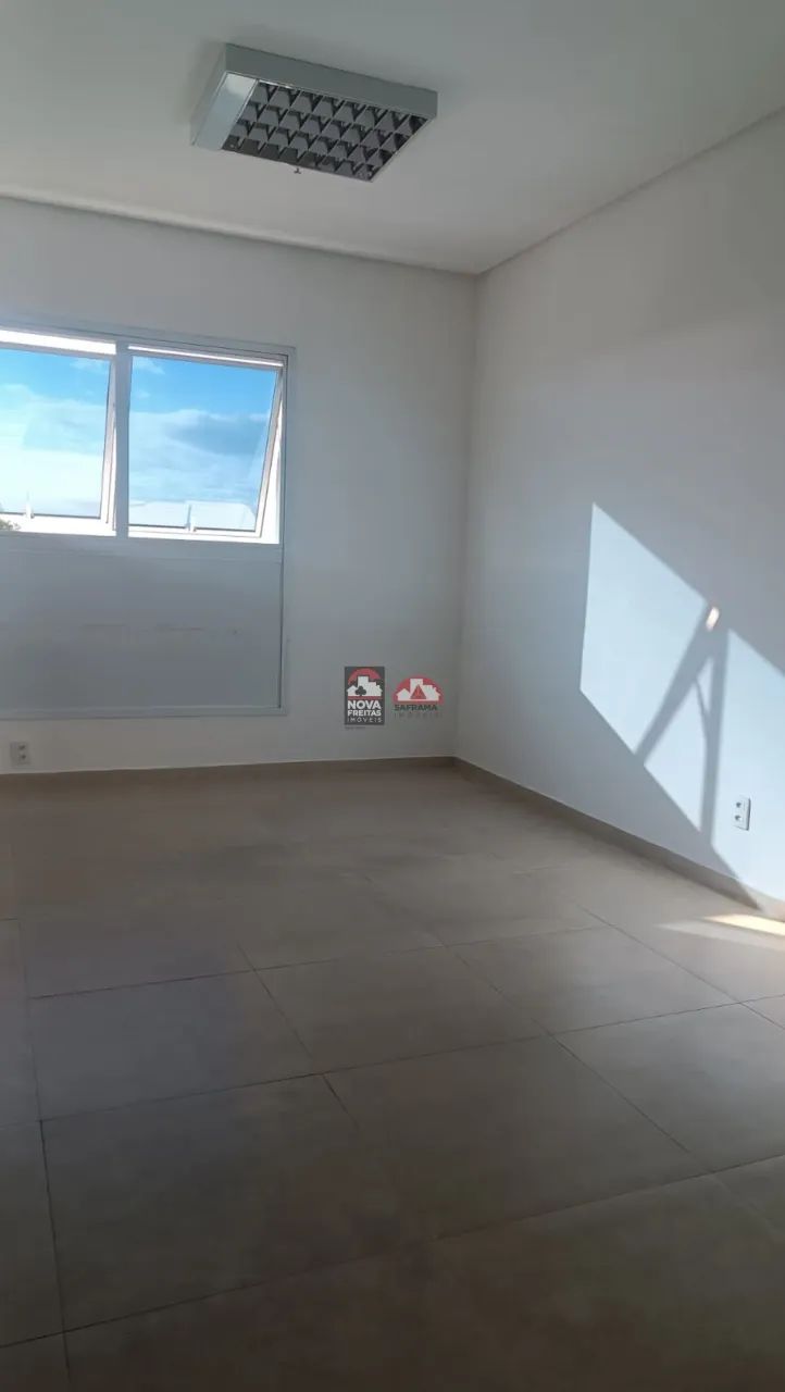 Sala Comercial à Venda no Centro de Jacareí - Foto 3