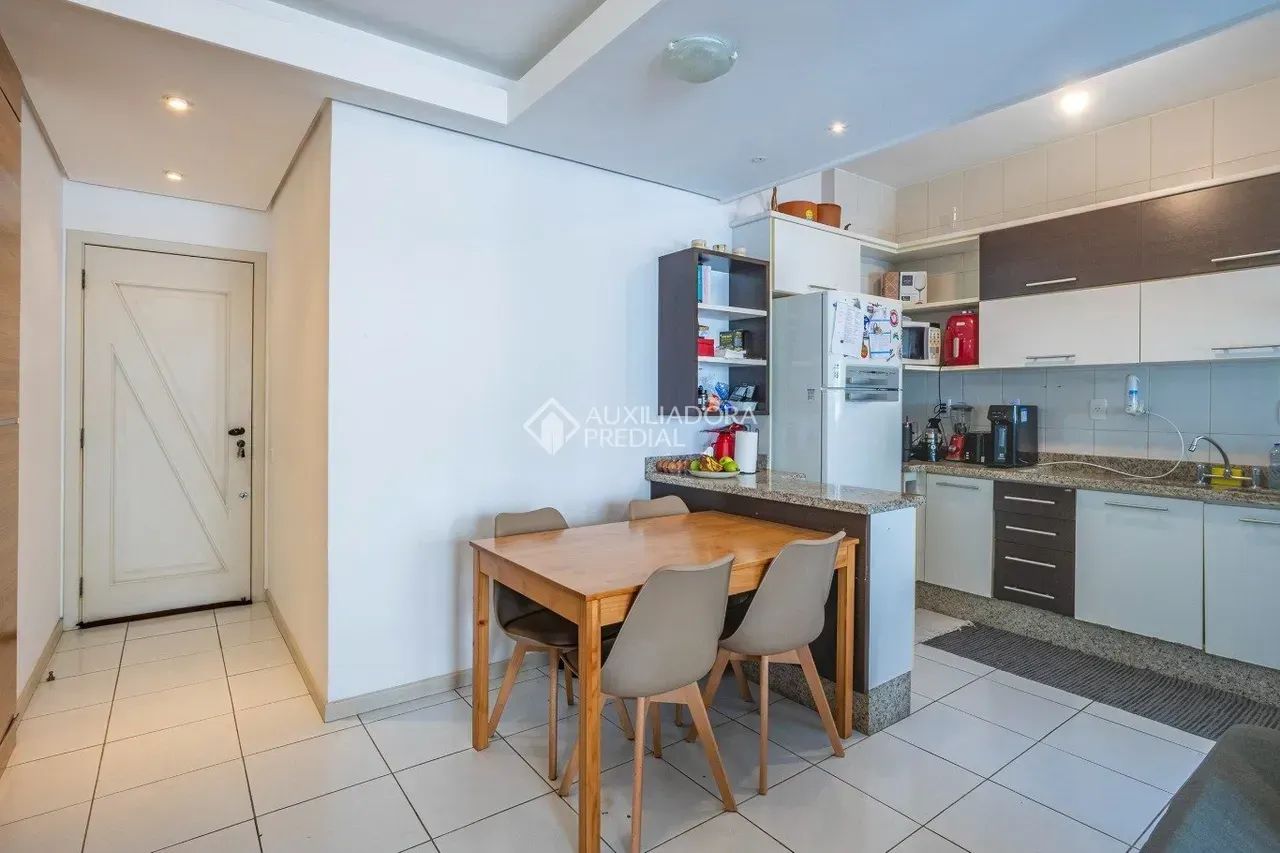 Apartamento 2 dormitórios com suíte, andar alto no Córrego Grande - Foto 4