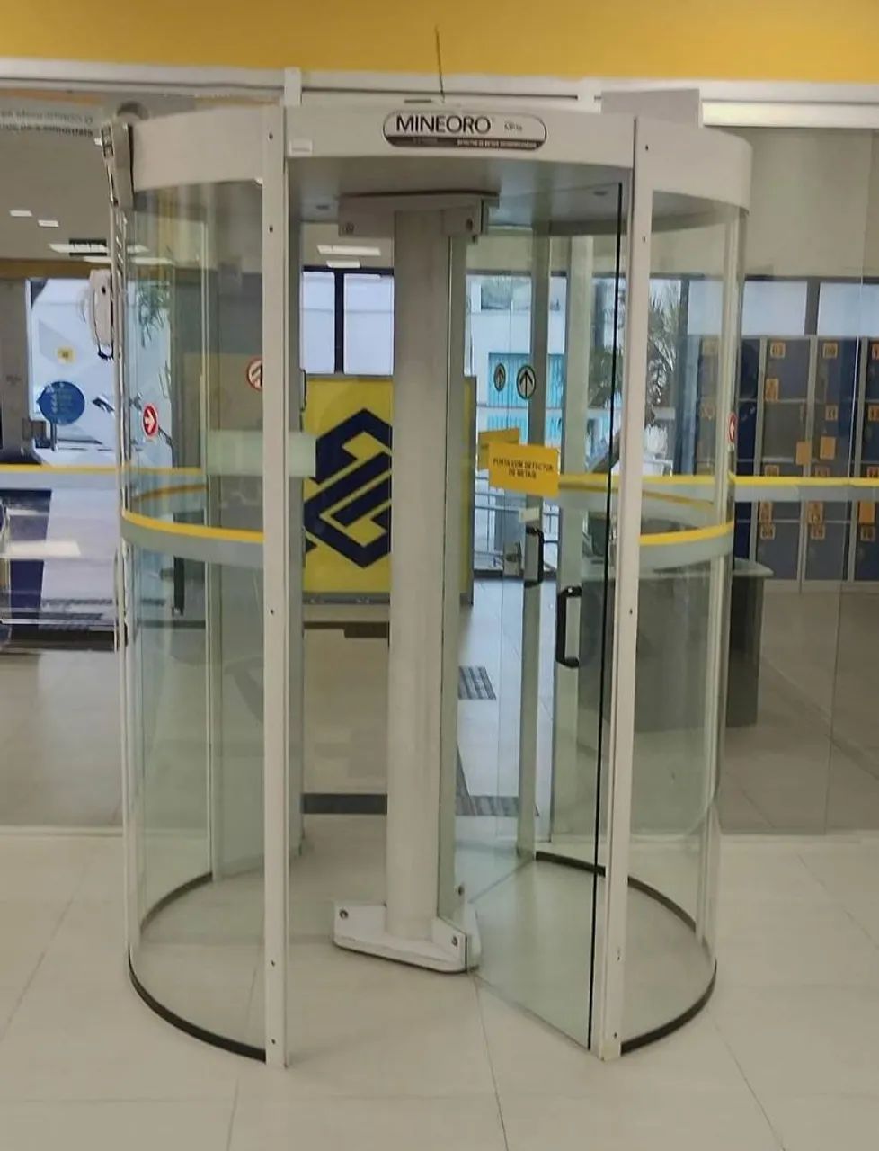 Porta giratória com detector de metais mineoro 8 zona