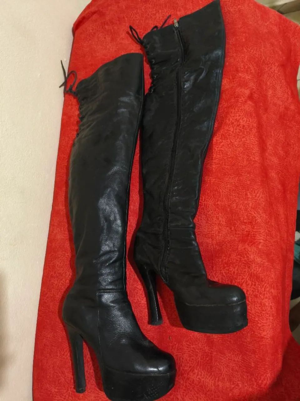 Bota de couro estilo Joelma.