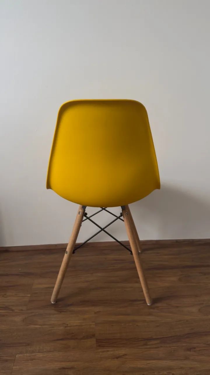 2x Cadeiras Charles Eames Wood Amarela - Foto 2