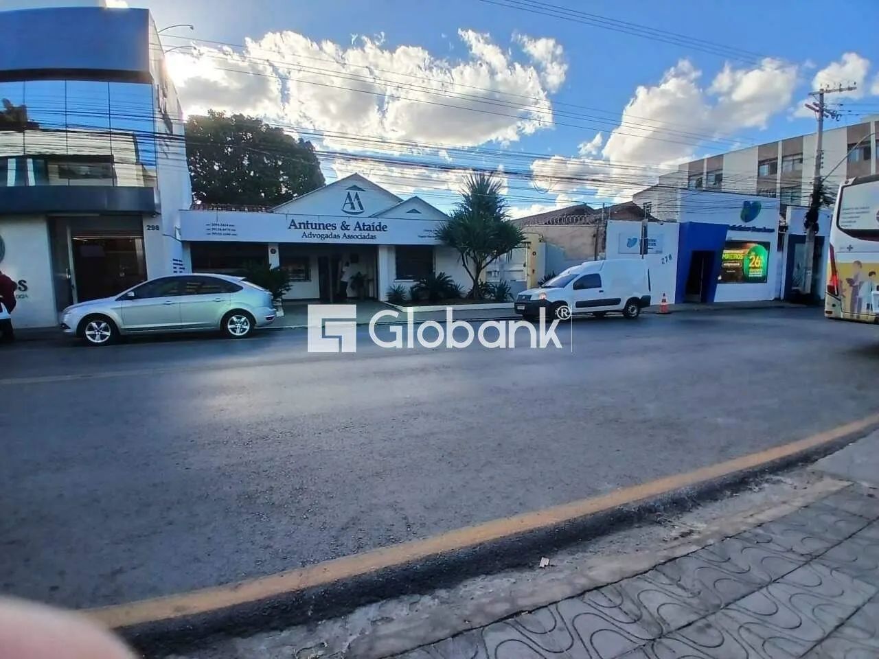 casa comercial a venda no Centro de Montes Claros/MG.