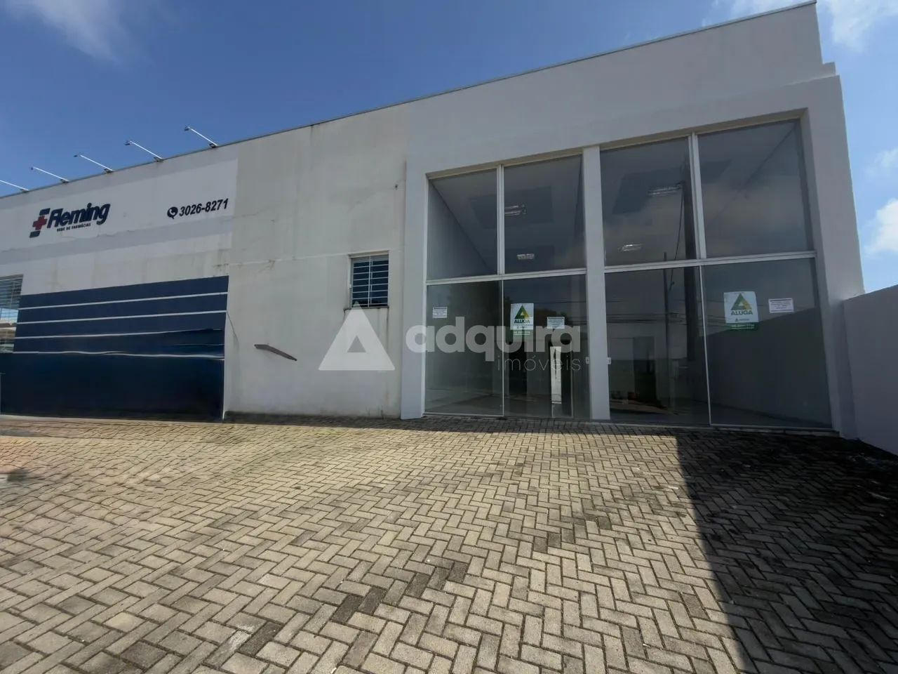 Sala Comercial com 2 Ambientes, 2 Banheiros e Estacionamento