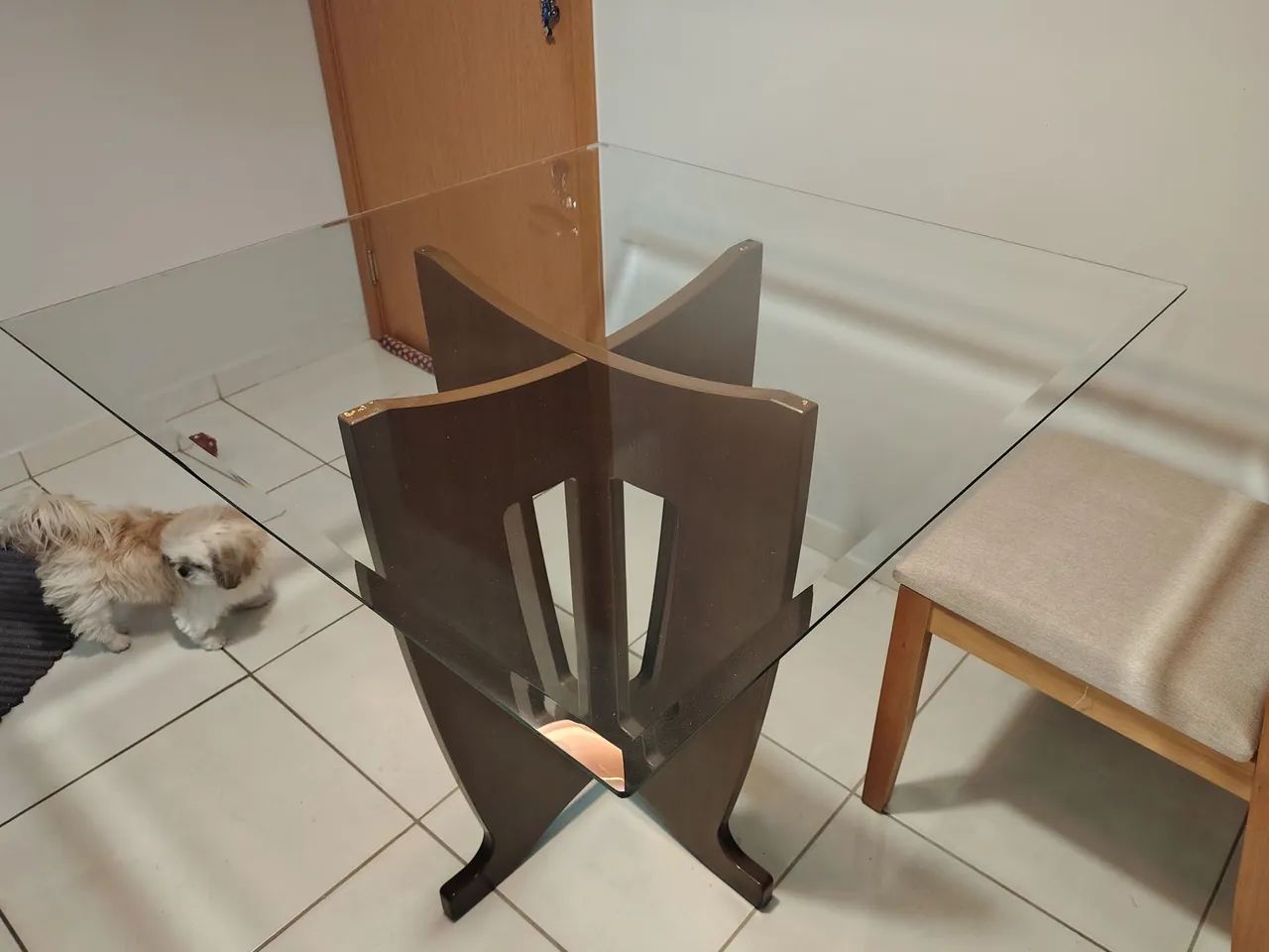 Mesa de jantar 04 lugares Usado e bem conservado 
