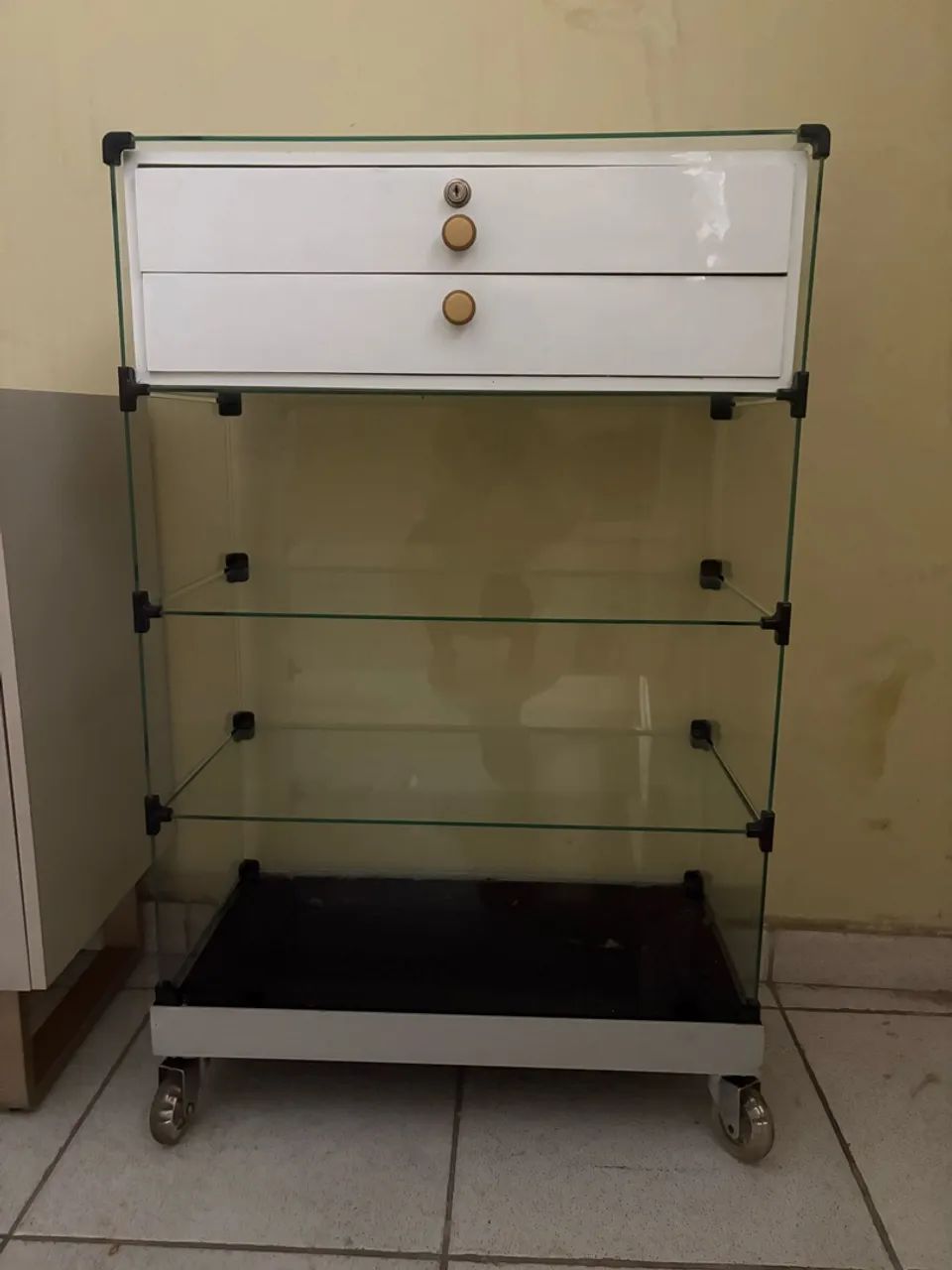 Balcão de vidro expositor e caixa
