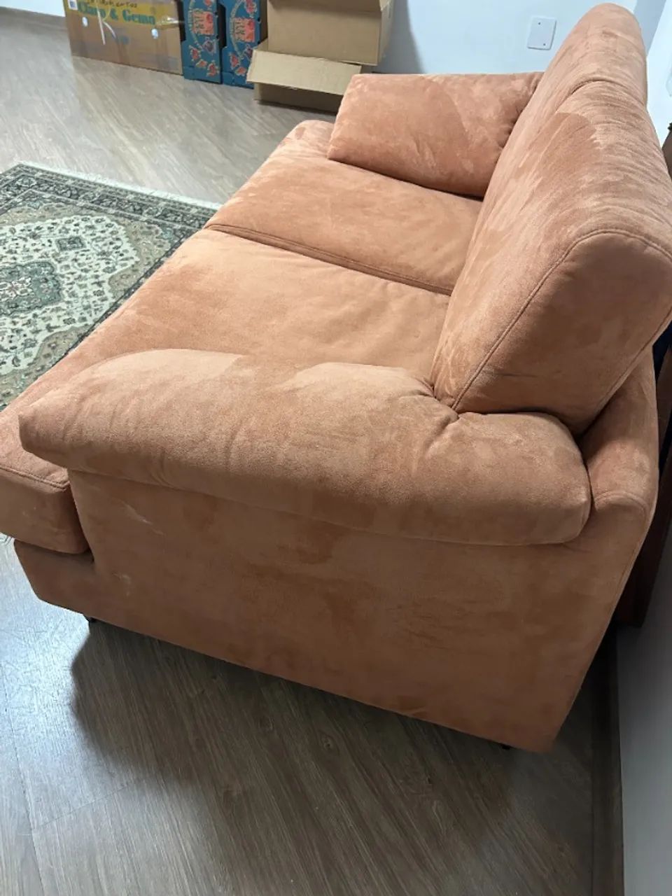 Lindo sofá seminovo de 2 lugares em tecido suede. - Foto 4