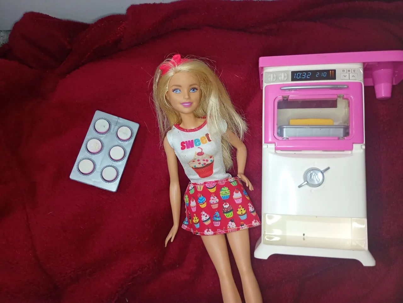 Boneca Barbie Confeiteira Com Fogão E Acessórios De Cupcake