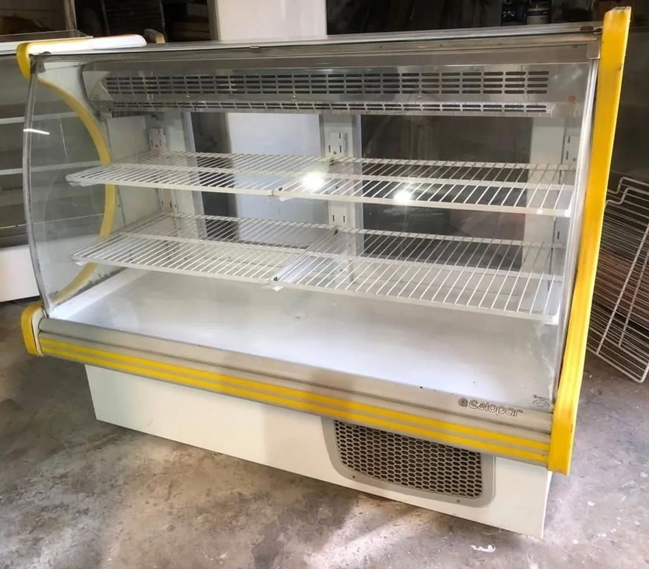 Expositor de Bolos Refrigerado 