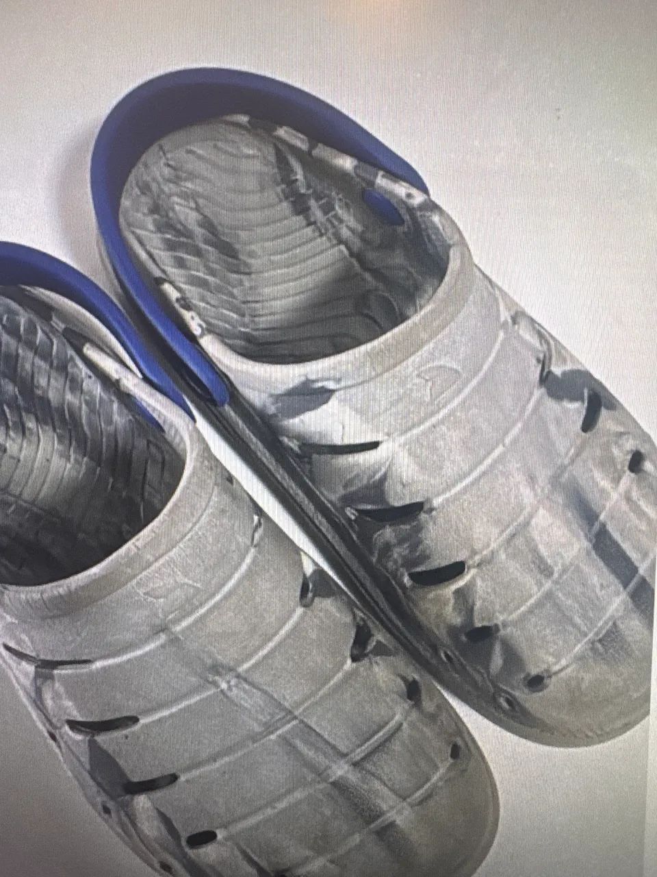 Crocs 32