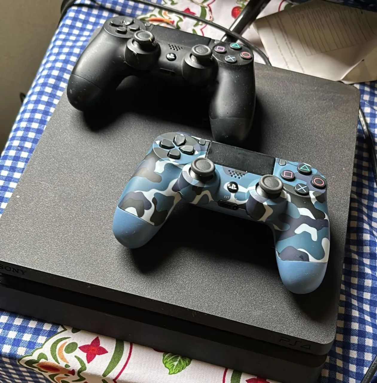 Ps4 slim com 6 jogos e 2 controles 