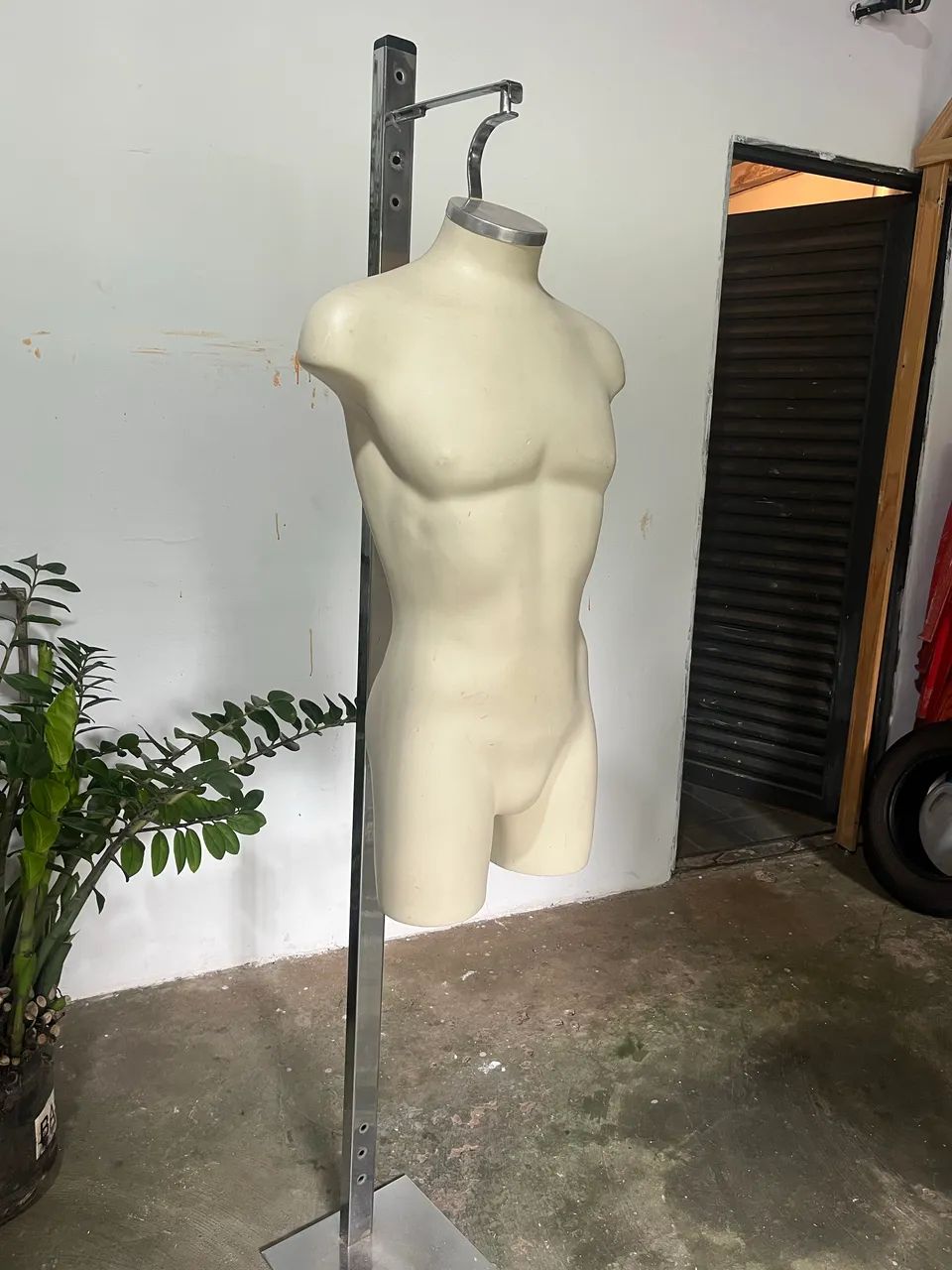 Manequim com pedestal. De apoio 