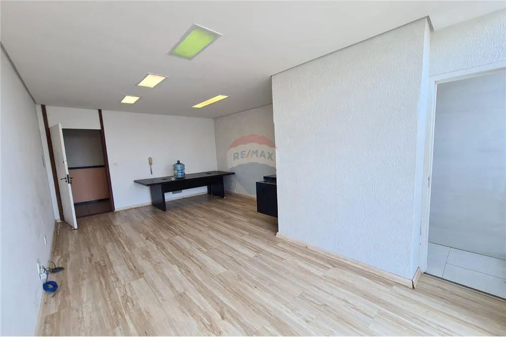 Sala com 24 m² no bairro Luxemburgo - Foto 3
