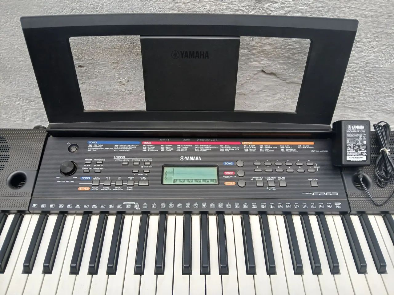 Teclado Yamaha PSR E263