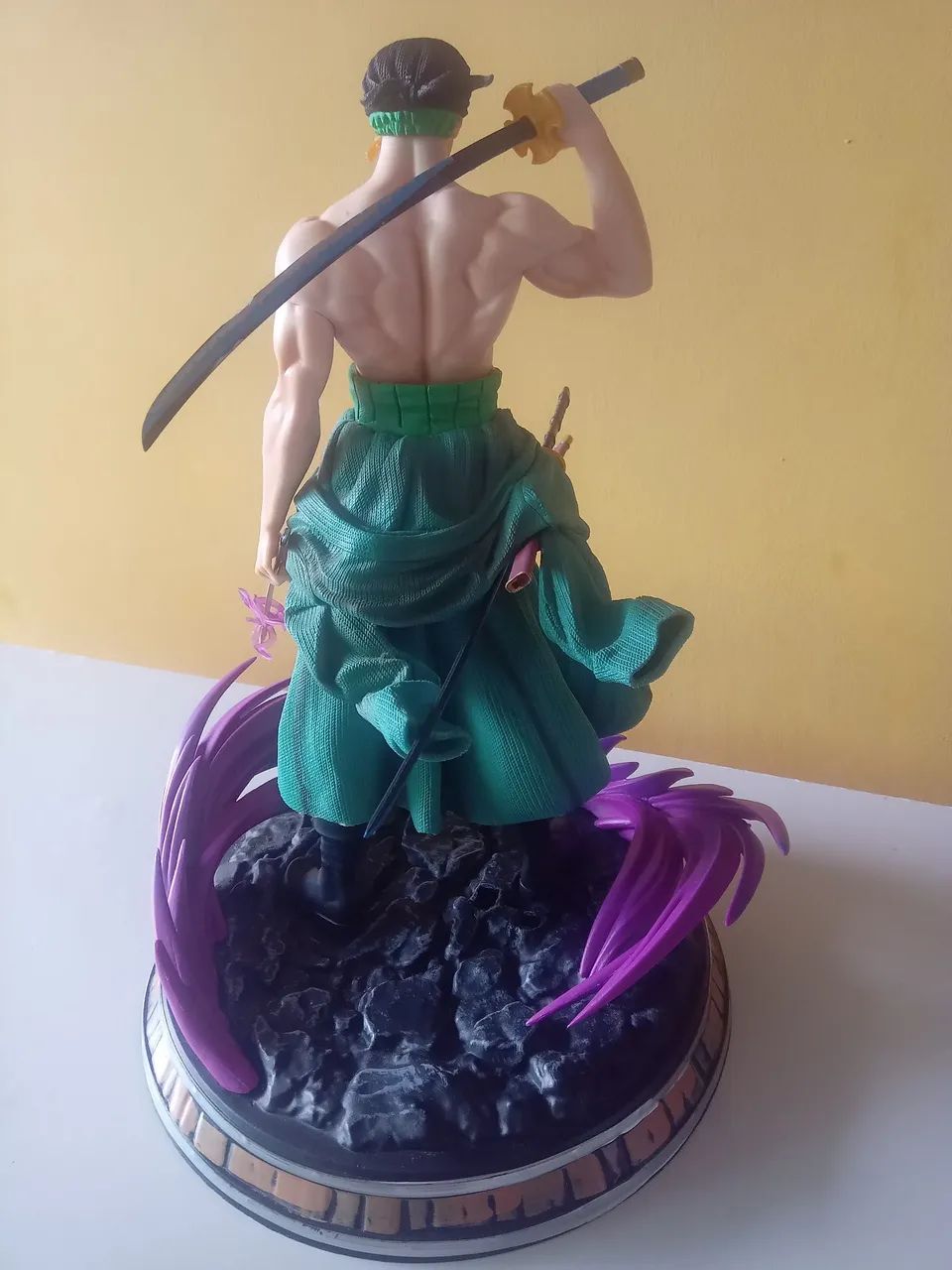 Figure Roronoa Zoro, + Figure Bônus Itachi - Foto 4