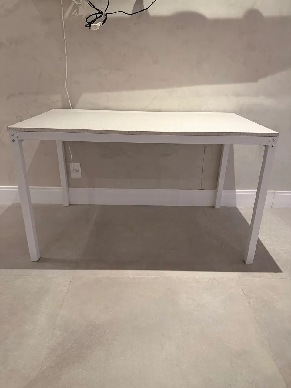 Mesa branca impecável 1,30 x 0,75