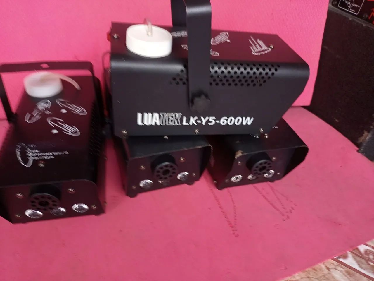 Máquinas de fumaça funcionando temos várias  - Foto 2