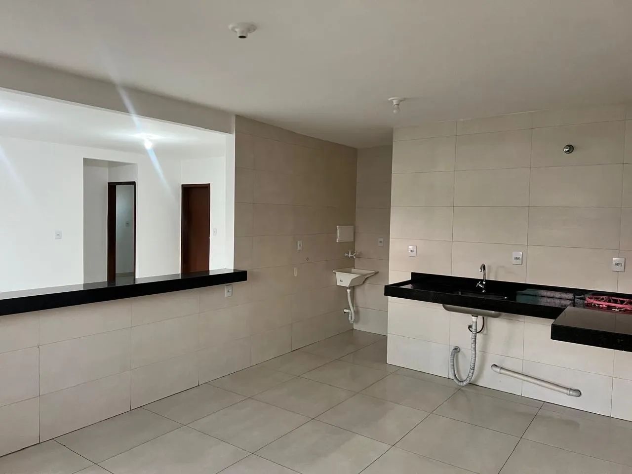 Aluguel de apartamento com 2 quartos e varanda 