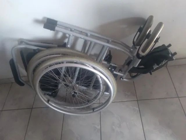 Cadeira de rodas dobrável dellamed