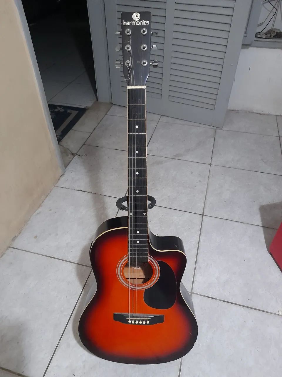 Vendo violão harmonics elétrico.
