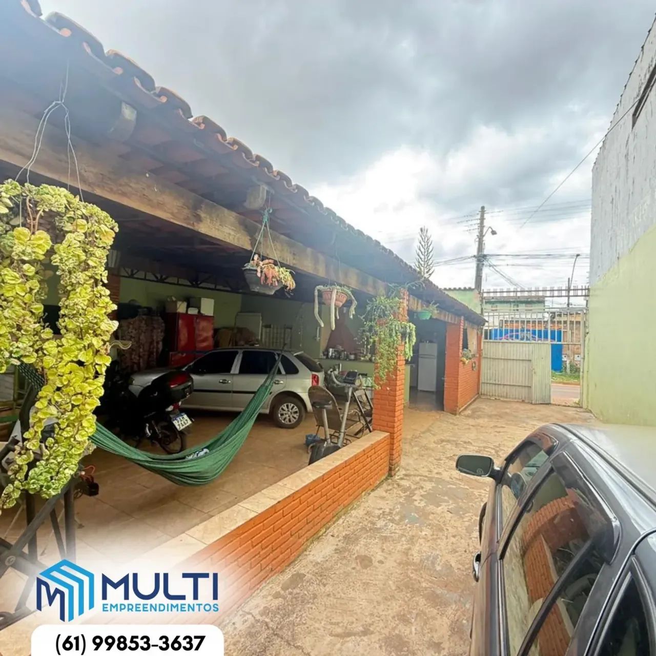 3 Quartos sendo 1 suíte - Sala ampla com 2 ambientes - Aceita veículo