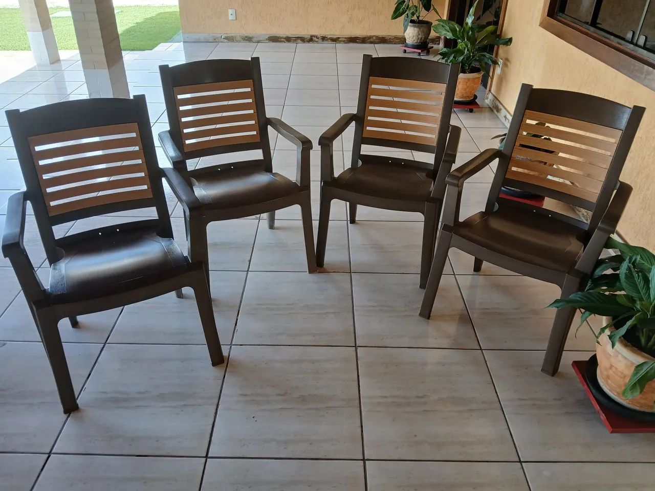 4 poltronas de plástico, modelo Winston, marca Grosfillex, conservadas  - Foto 4