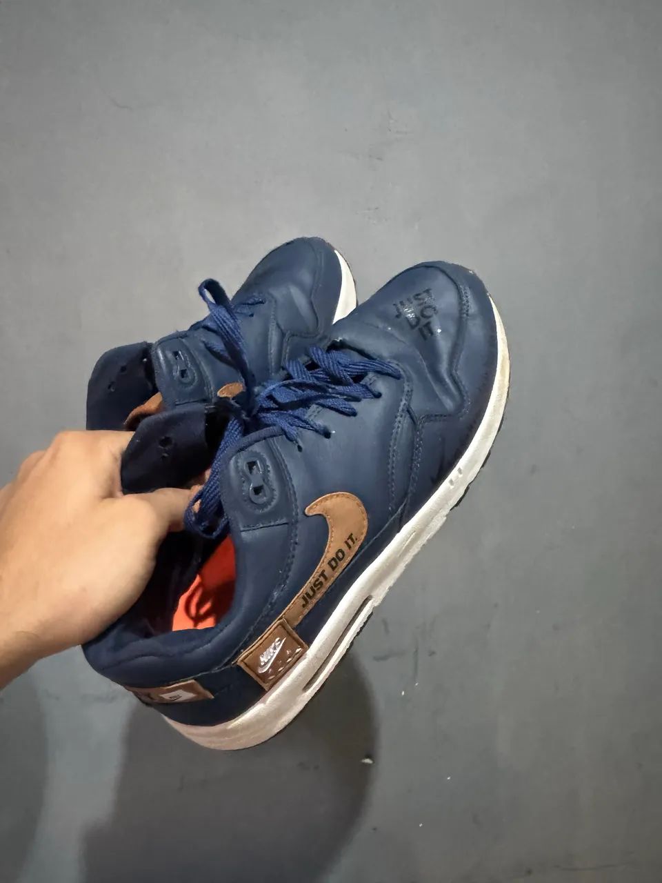 Vendo Nike air force Max 1, com detalhes 