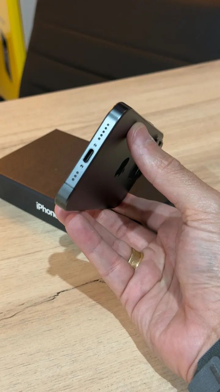 iPhone 15 Pro 128GB Black - Loja física! Com 3 meses de garantia