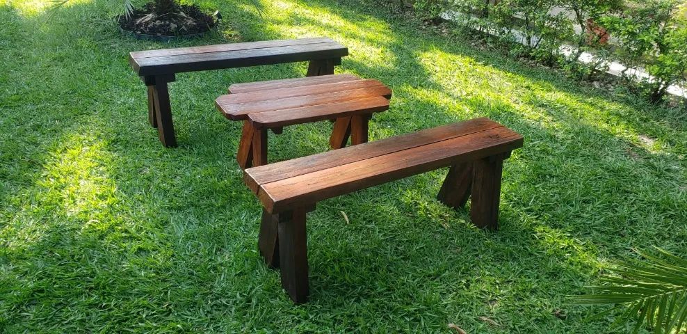 Mesa Petisqueira e bancos Peroba. 800,00 o Conjunto  - Foto 4