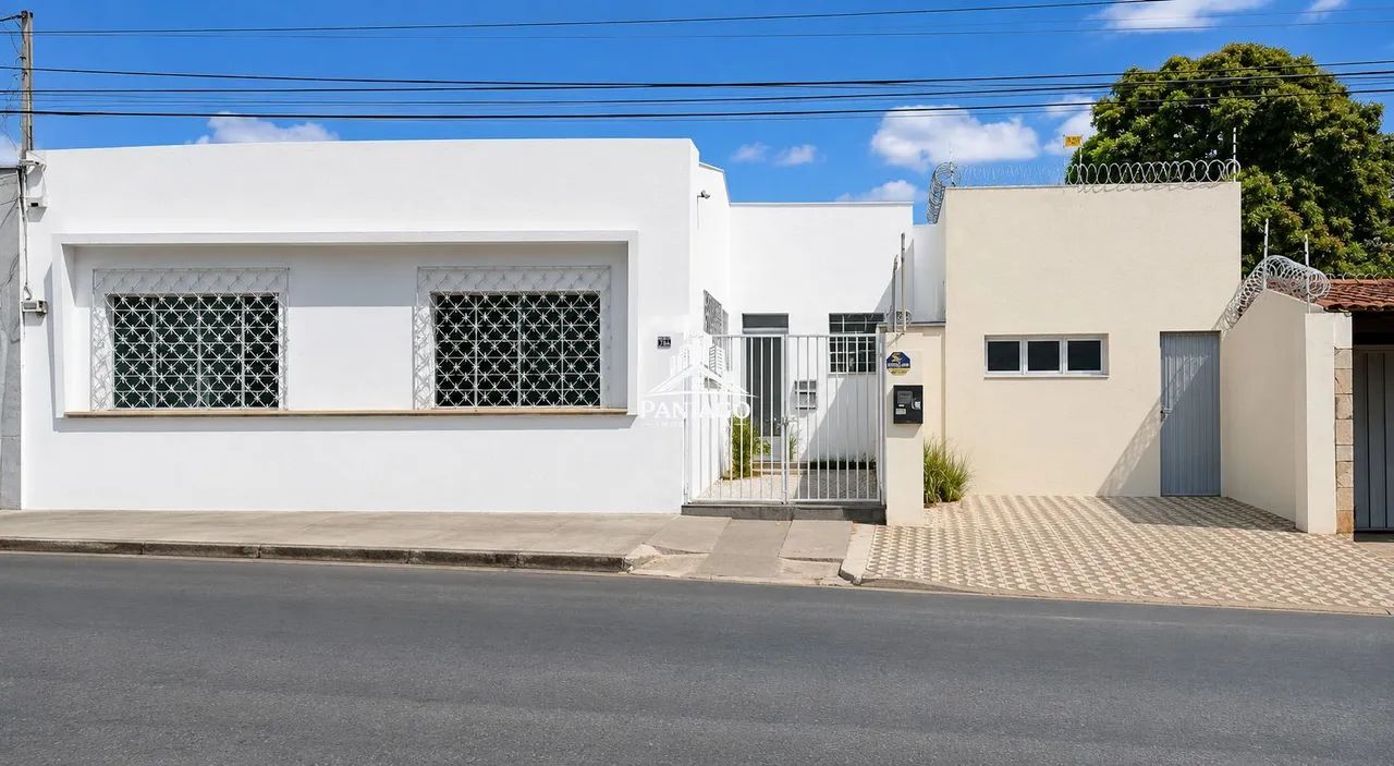 Casa Terreno Comercial à Venda na Avenida Miranda Reis em Cuiabá