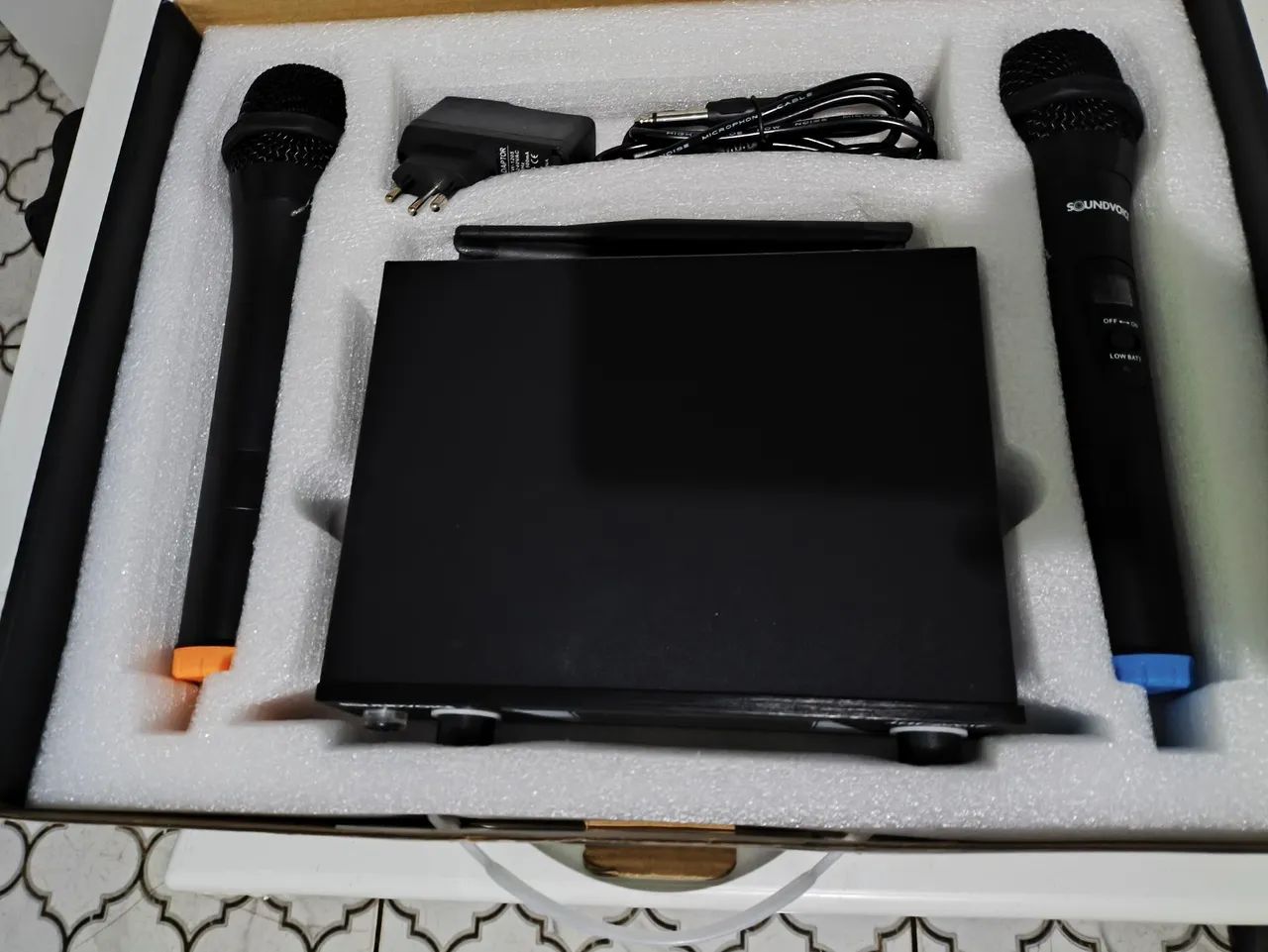 Microfone duplo sem fio e mesa de áudio novos - Foto 2