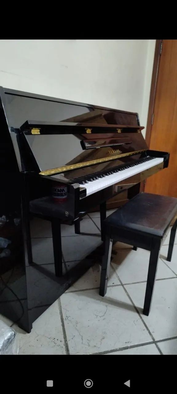 Piano Yamaha - C108