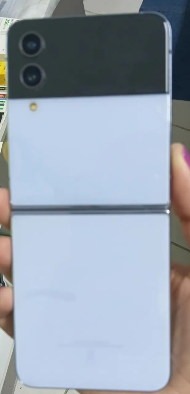 celular com a tela danificada