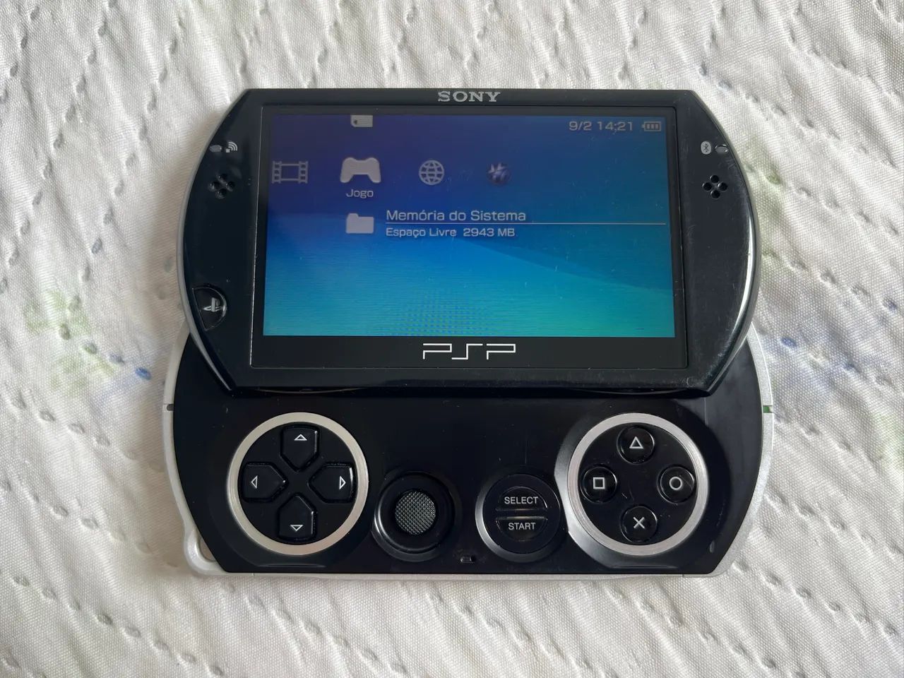 PSP Go Desbloqueado 16gb + 64gb + carregador original - Foto 2