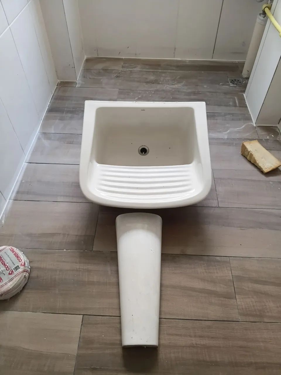 Vendo tanque com pé CELITE.. - Foto 3